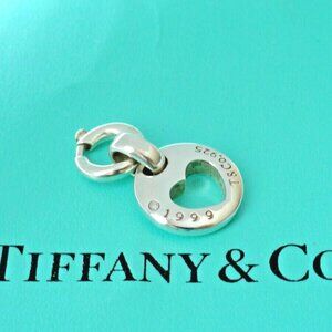 Tiffany & Co Sterling Silver Stencil Heart Bracelet Charm in Tiffany Spring Ring